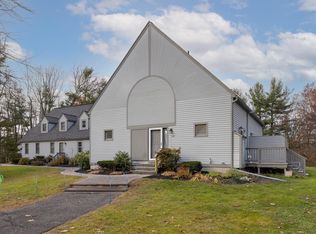 108 Glengarry Dr, Stratham, NH 03885