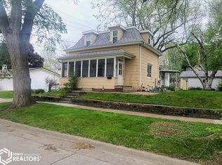 109 5th Ave E, Oskaloosa, IA 52577
