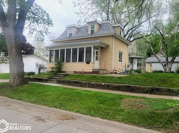 109 5th Ave E, Oskaloosa, IA 52577