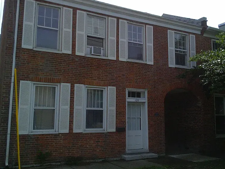 109 S Morton Ave #B — Photo 2