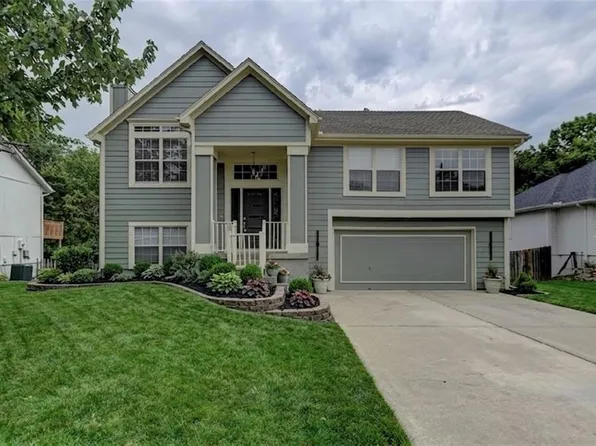 900 SW Daney Dr, Lees Summit, MO 64081