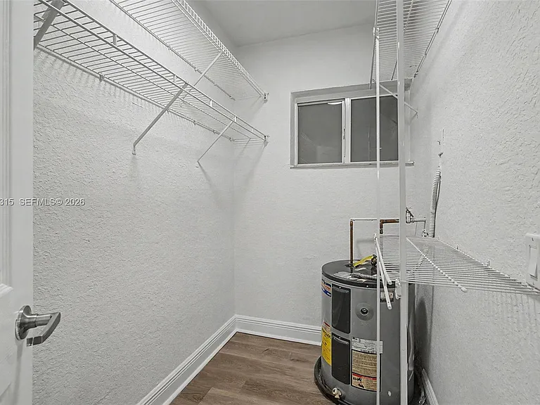 25 Menores Ave #8 — Photo 3