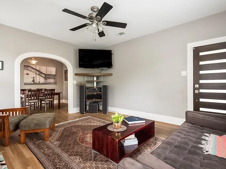6611 Grover Ave — Photo 3