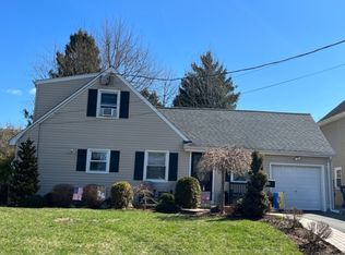 404 East Ln, Clark, NJ 07066