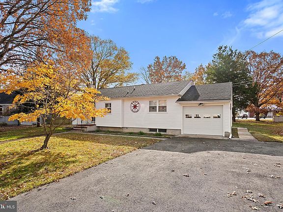 3rd image of 5 Chestnut Hill Dr