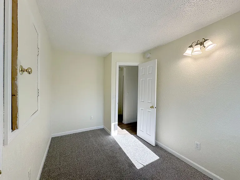 532 12th St SE — Photo 10