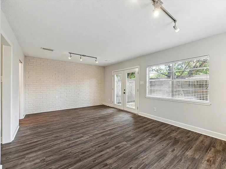 1107 Country Place Dr — Photo 7