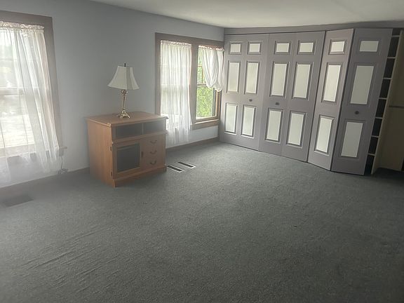 2nd image of 554 Moorestown Dr APT 1