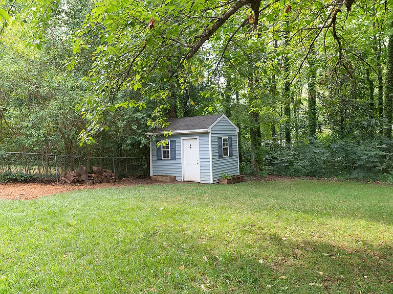 1700 Colonial Ave — Photo 34