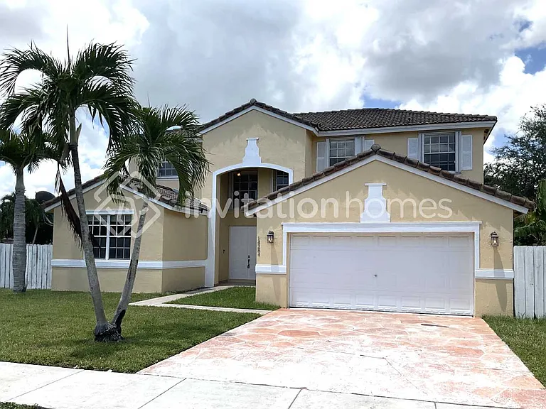 14284 SW 159th Pl — Photo 1