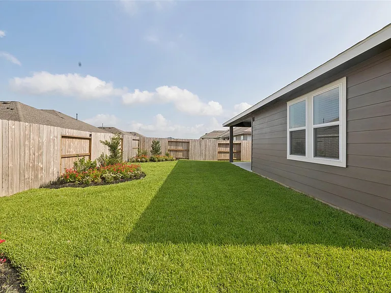 698 Daniels Lake Ln — Photo 26