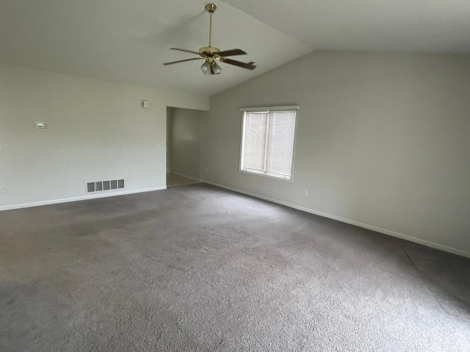 2 bed, 1100 sqft, $1,300 — Photo 4