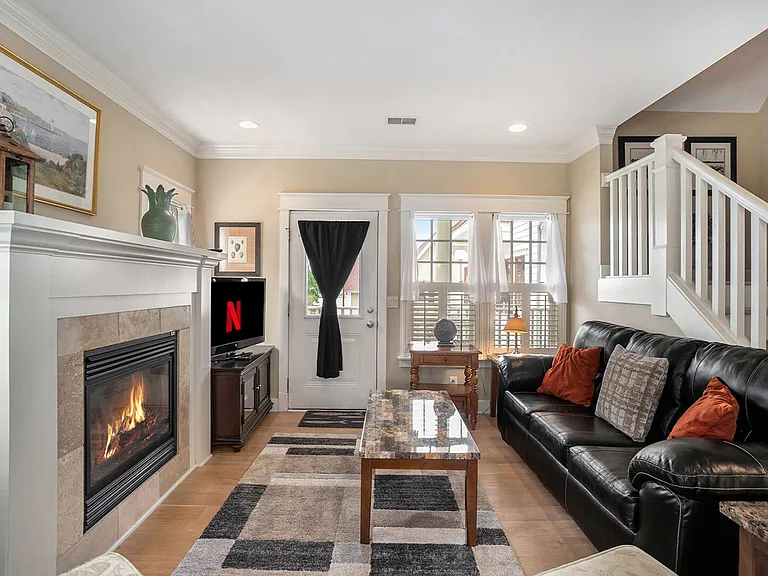 27 Howard Ave — Photo 9