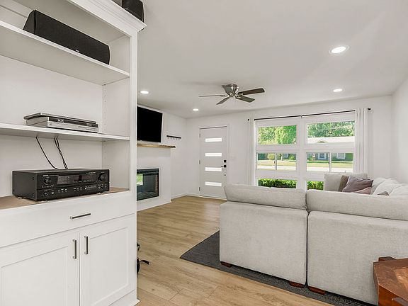 4th image of 7733 Colonial Dr