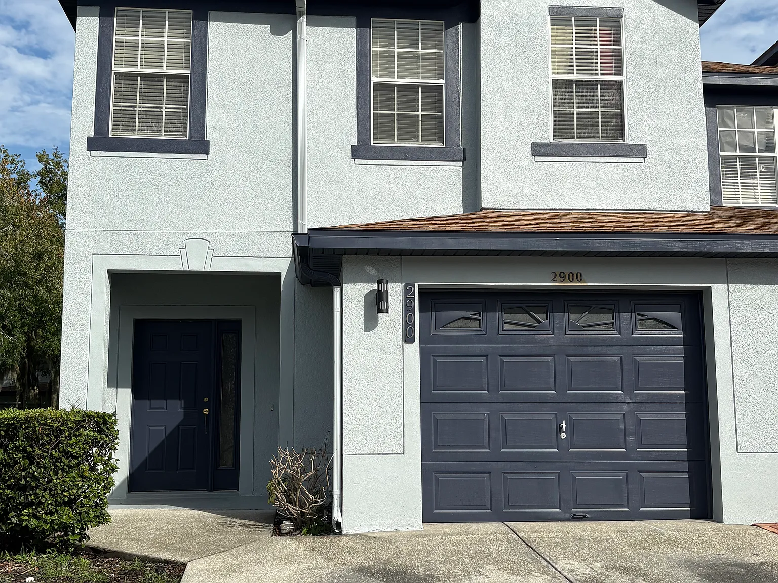 3 bed, 2.5 bath, 2086 sqft, $2,200 — Photo 1