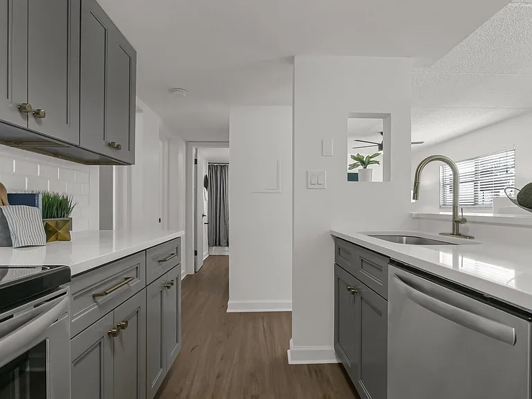 Soho Apartments — Photo 8