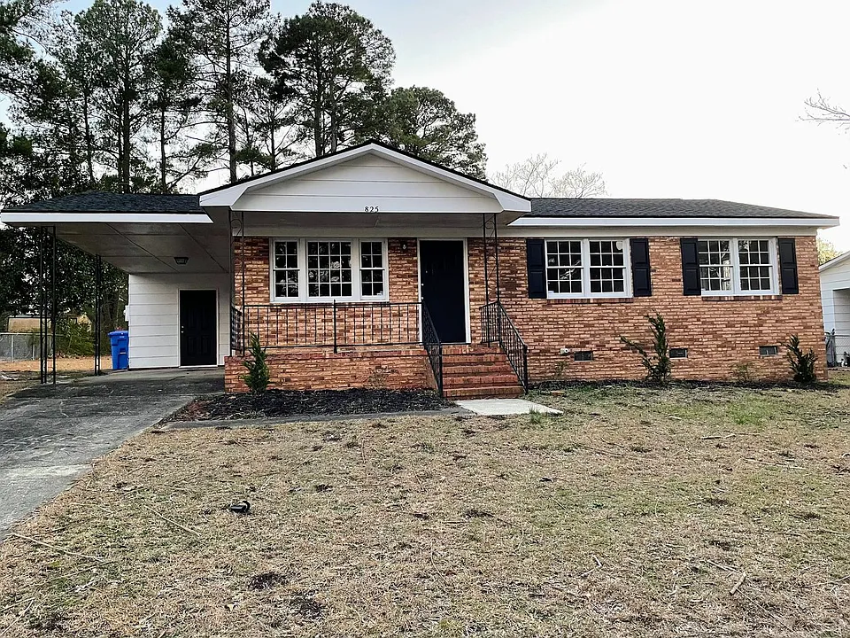 825 Oakcrest Dr