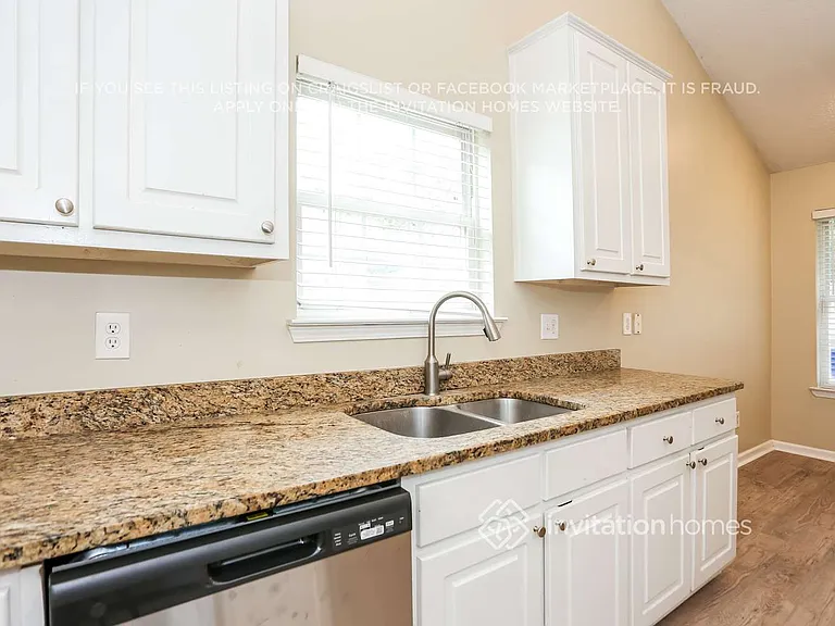 4890 Larkspur Ln — Photo 9