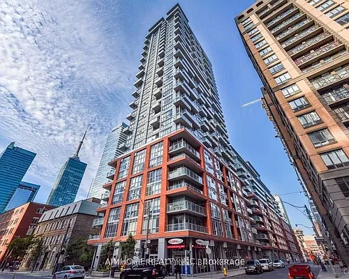 126 Simcoe St Photo 1