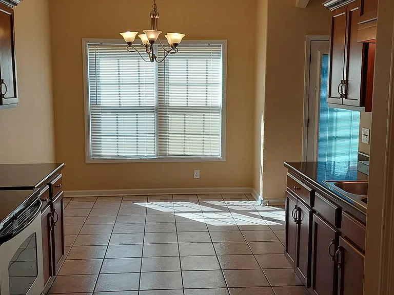 2869 Brewster Dr — Photo 5