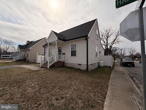 2nd image of 524 Hammond St