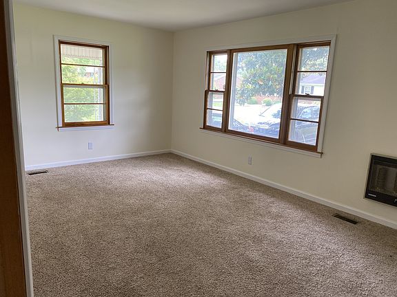 4th image of 204 Laurel St