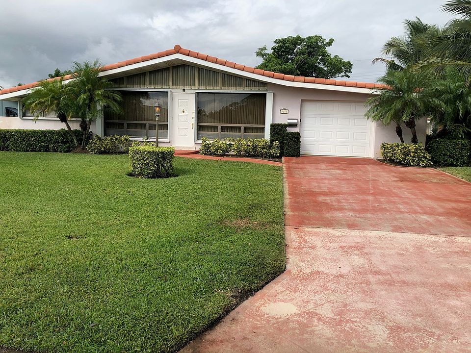 1st image of 3211 Fernwood Dr