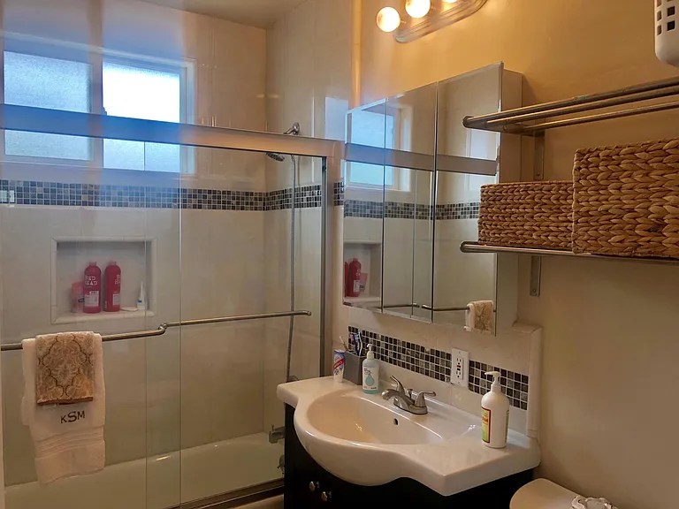 2018 Plant Ave #A — Photo 2