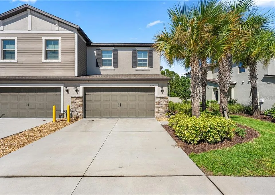 8166 Crescent Oaks Dr