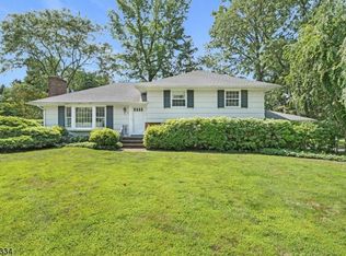 4 Colonial Rd, Mendham, NJ 07945