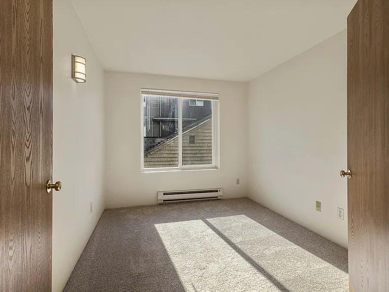 Dry Creek Apartments — Photo 12