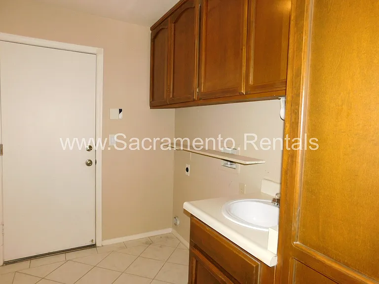 7452 Santa Susana Way — Photo 16