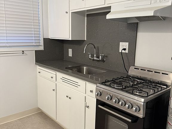 3rd image of 1965 Euclid Ave APT 4