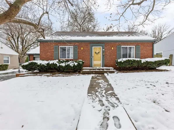 11 E Navajo Ln, Kansas City, MO 64114