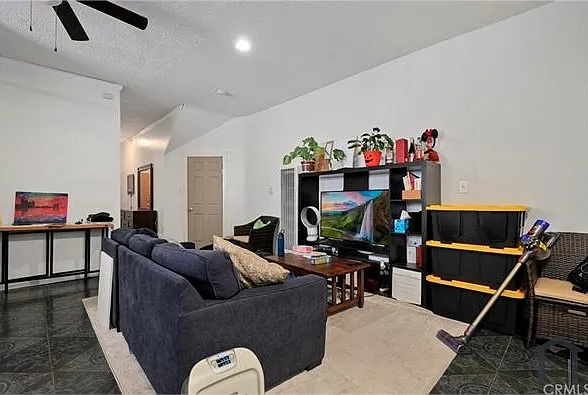 2 bed, 1050 sqft, $3,100 — Photo 2