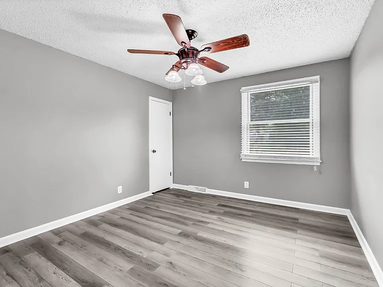 409 Christopher Dr — Photo 13