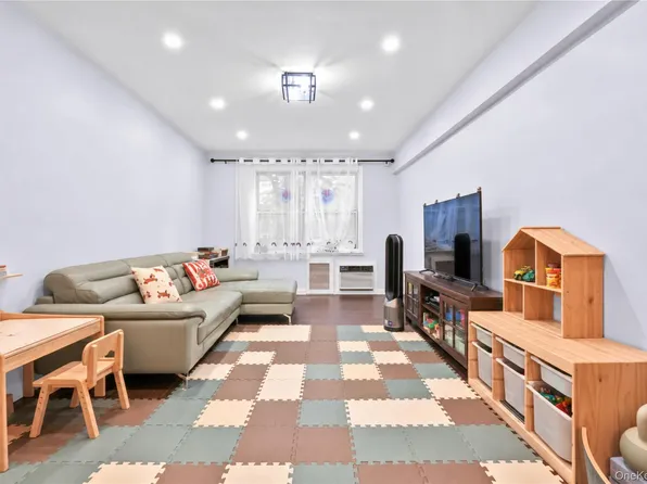 26-25 Union Street #1C, Flushing, NY 11354