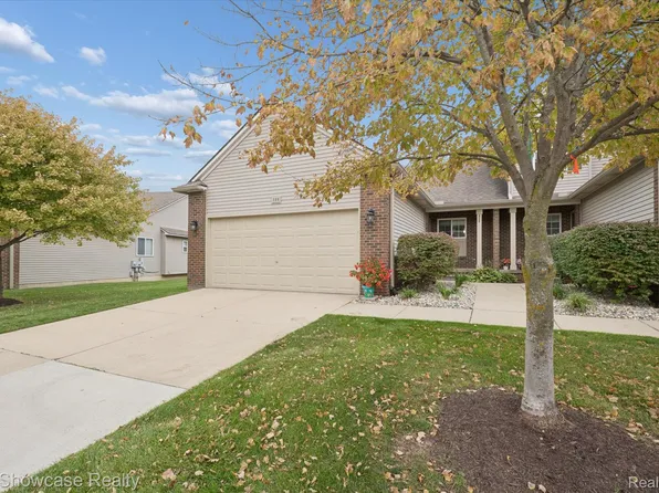 135 Newberry Ln, Howell, MI 48843