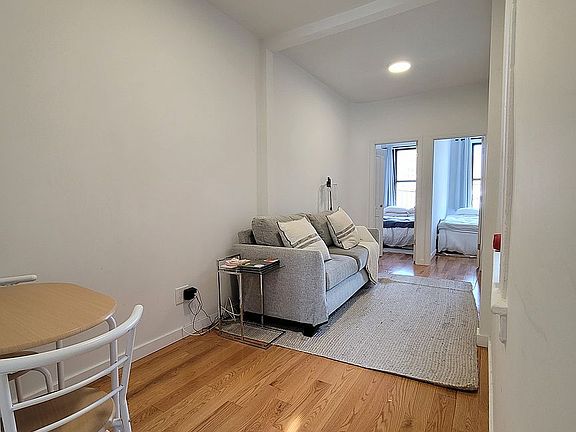 4th image of 312 E 9th St APT 16