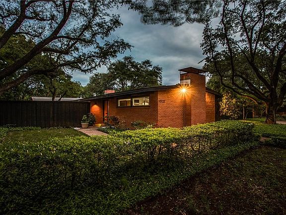 3rd image of 10722 Royal Springs Dr