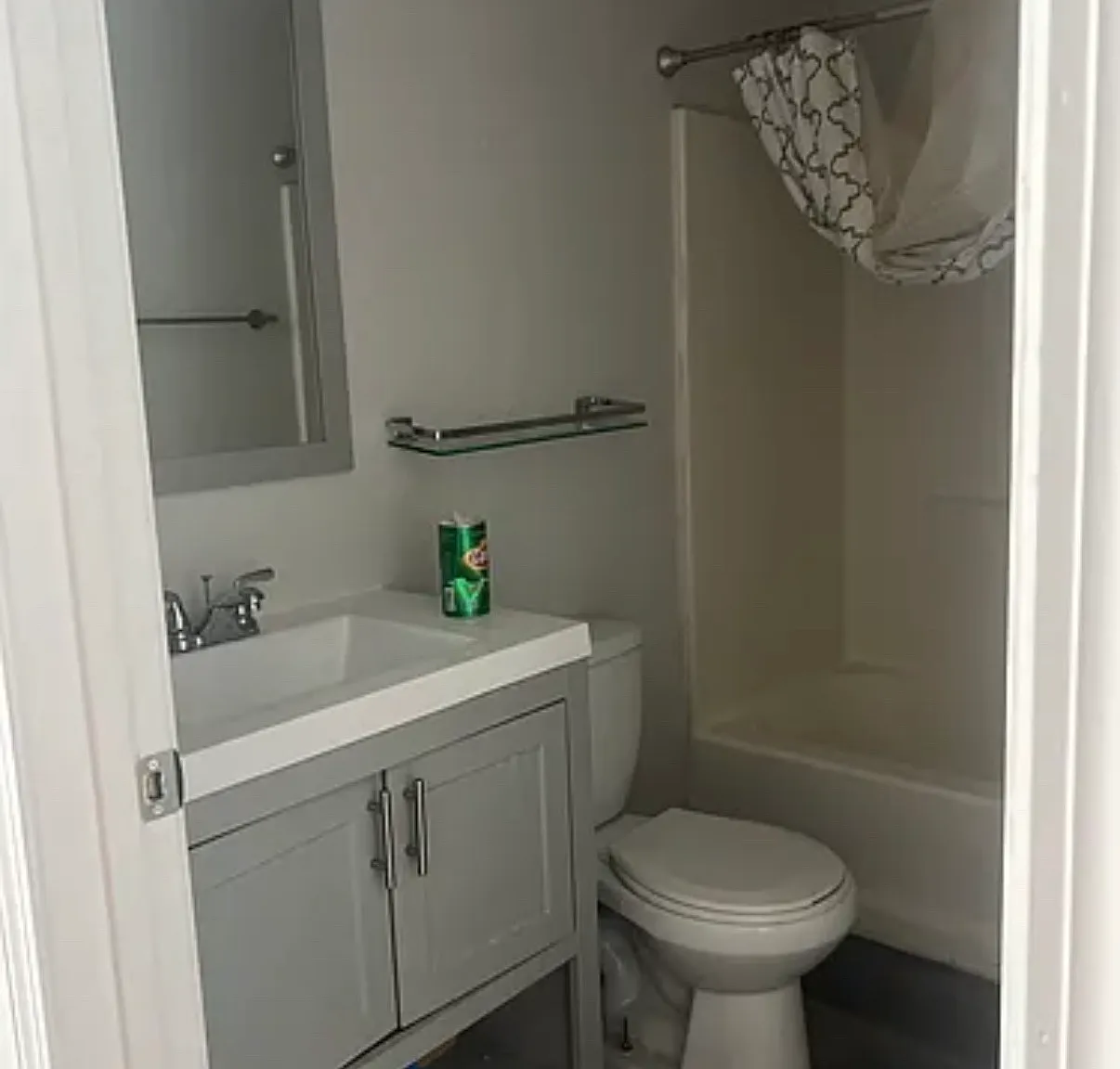 3 bed, 1.5 bath, 1200 sqft, $2,250 — Photo 3