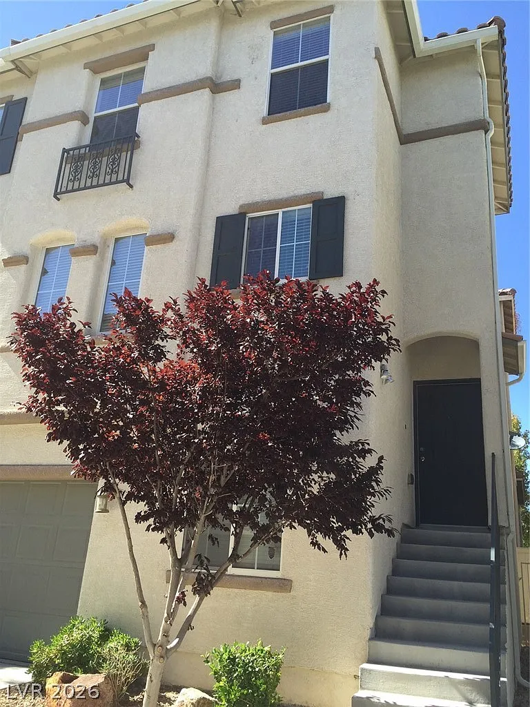 3 bed, 3.0 bath, 1353 sqft, $1,950 — Photo 2