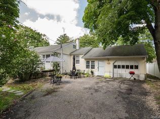 307 Old Country Rd, Melville, NY 11747
