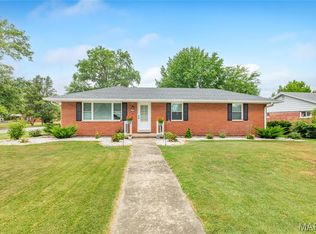 708 Pardee Rd, Godfrey, IL 62035