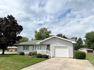 602 Rainbow Dr, Athens, IL 62613