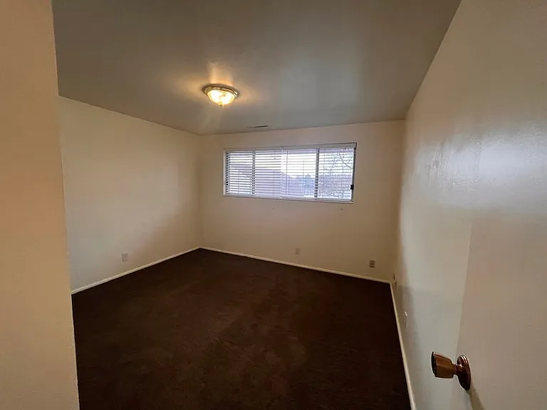 166 E 400 N #166 — Photo 5