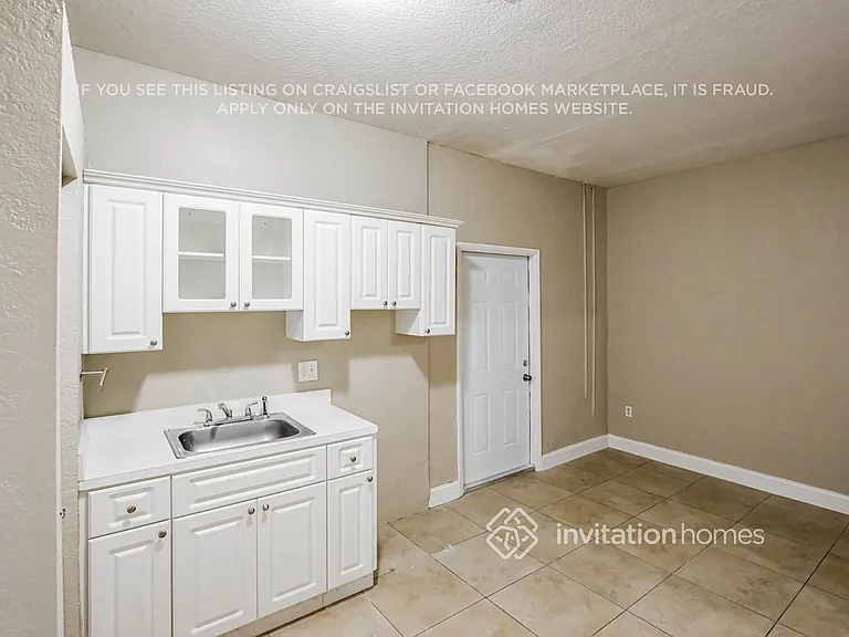 9081 NW 148th St — Photo 14