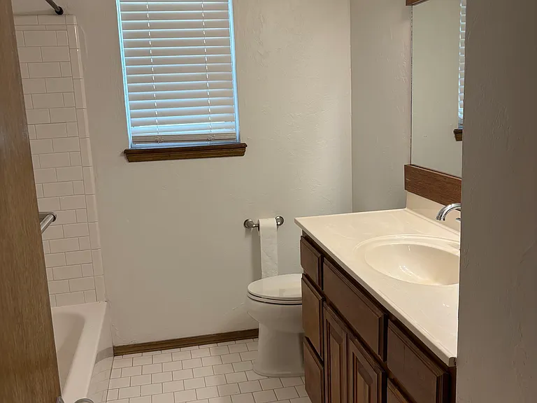 1904 Lanesboro Dr — Photo 12