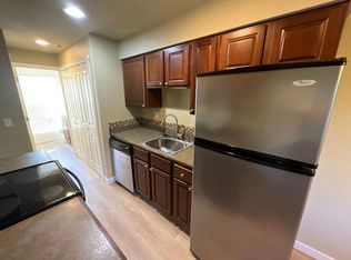 3855 34th Ave W APT 10, Seattle, WA 98199