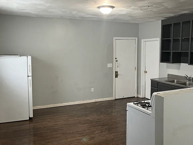 929 Rutger St #2R — Photo 1